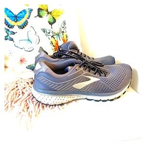 Brooks (Ghost) pair of tennis shoes